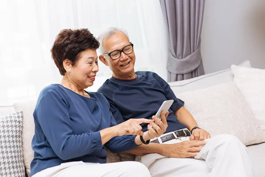 IHC – Apps Feature EDIT Seniors using apps